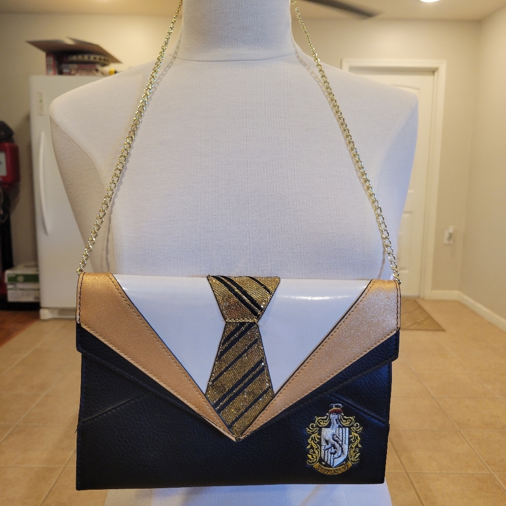 NWOT~HARRY POTTER HUFFLEPUFF CLUTCH/SHOULDER BAG